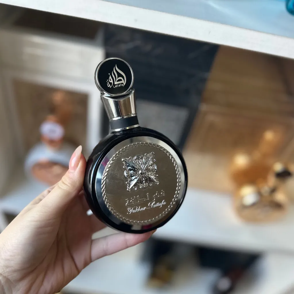 Lattafa Fakhar Black for Men Eau De Parfum Spray 3.4 fl oz./100ml